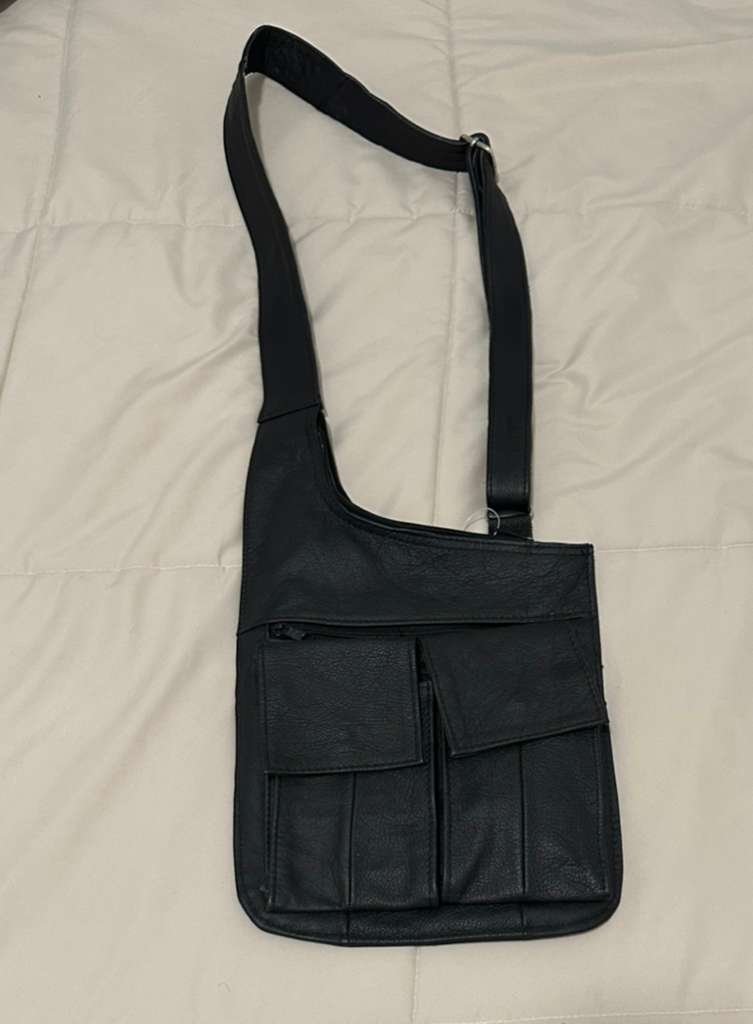 Leather shoulder bag